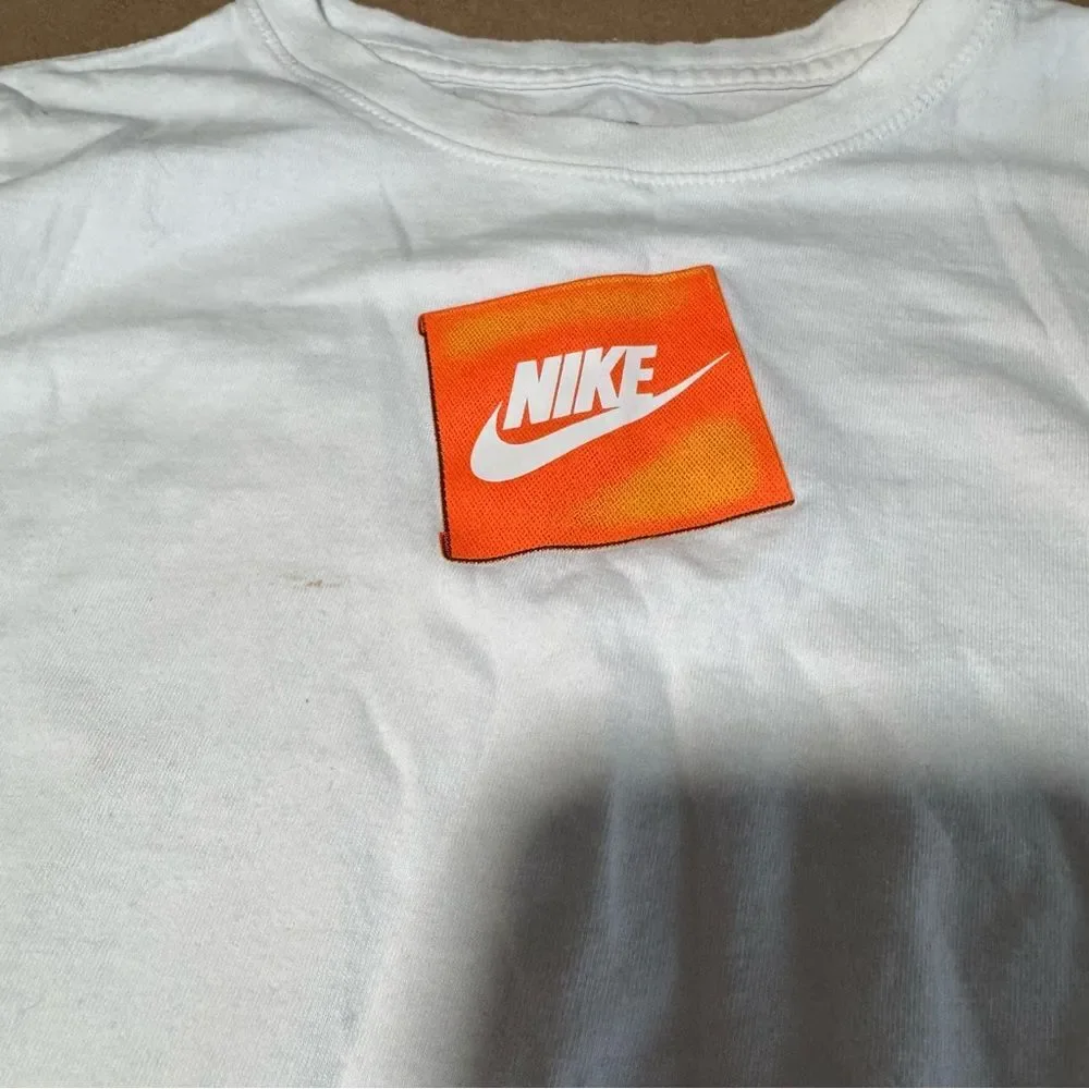 Nike Graphic Long Sleeve Athletic T-Shirt